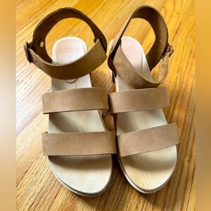Bryr Tan Leather Sandals